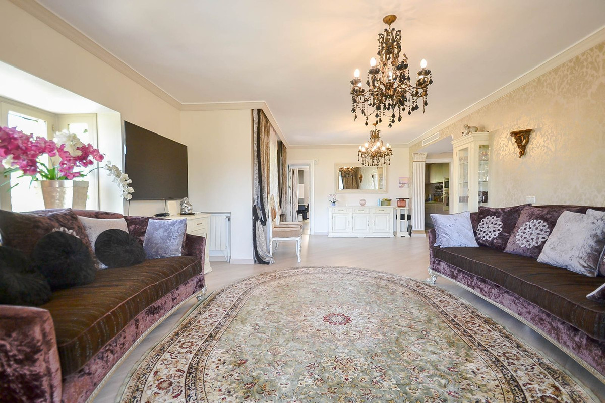 3 Bed Apartment for sale in Atalaya Costa Del Sol, Málaga, Spain