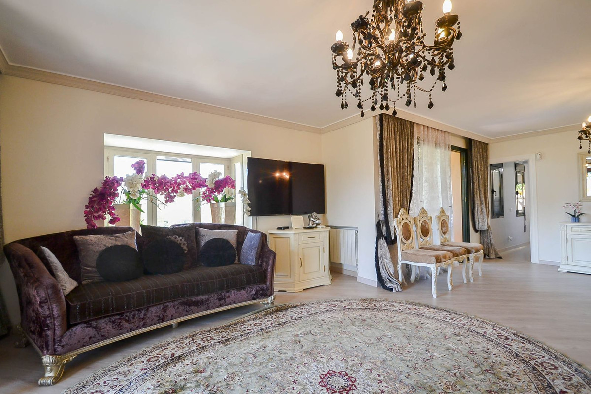 3 Bed Apartment for sale in Atalaya Costa Del Sol, Málaga, Spain