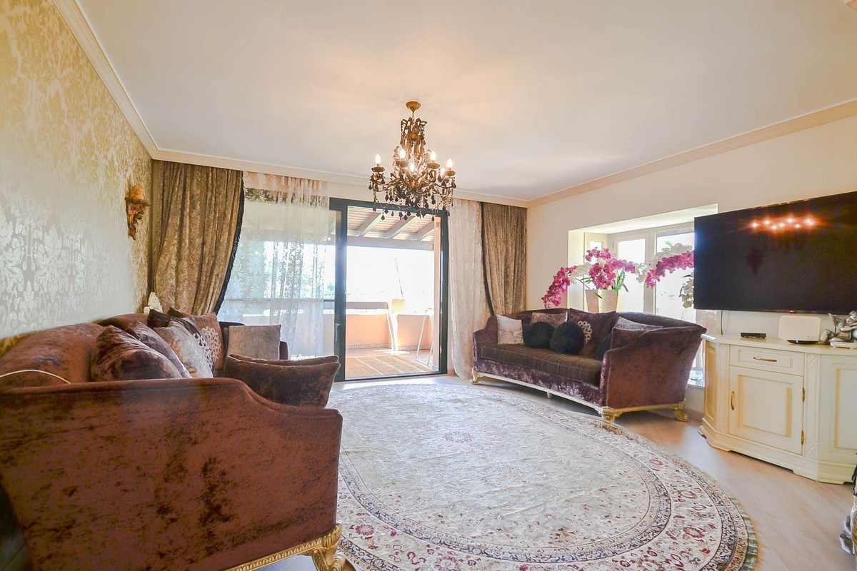 3 Bed Apartment for sale in Atalaya Costa Del Sol, Málaga, Spain