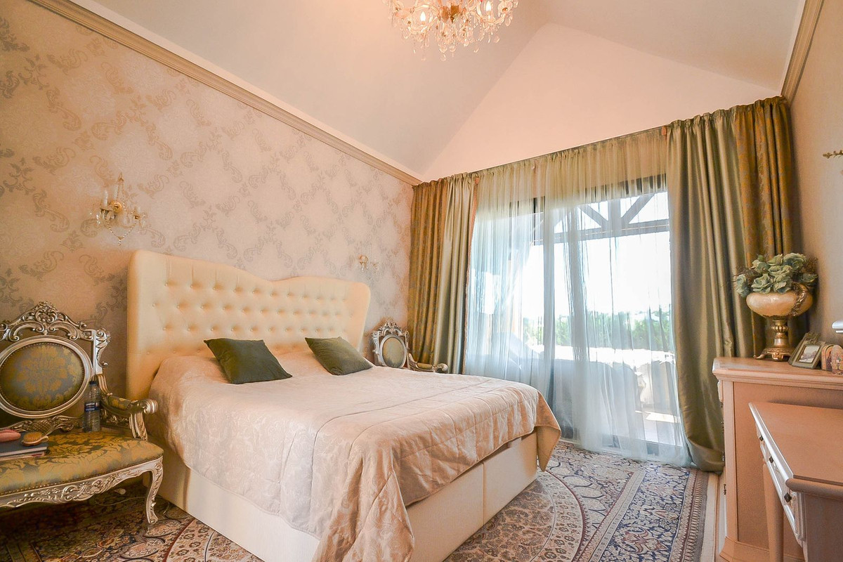 3 Bed Apartment for sale in Atalaya Costa Del Sol, Málaga, Spain