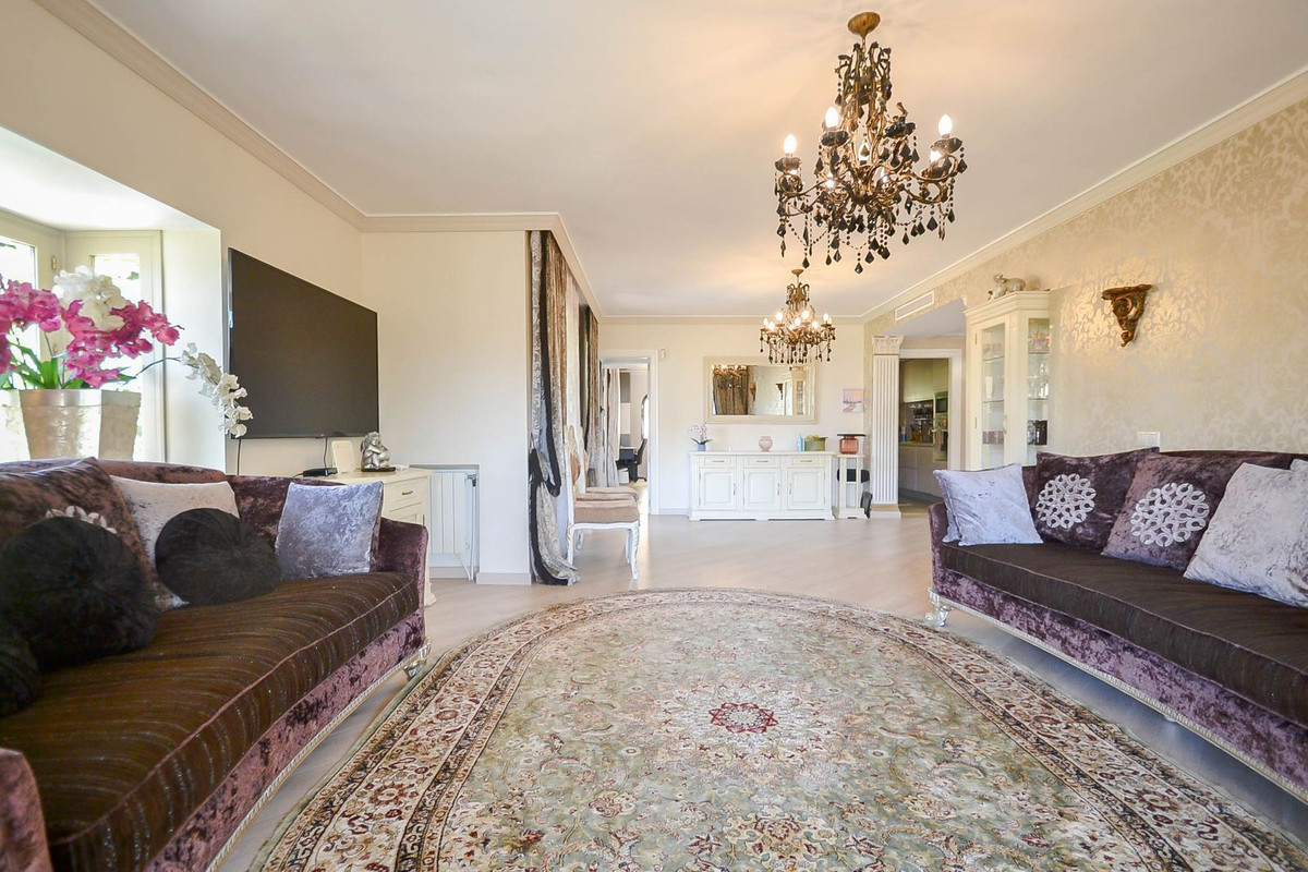 3 Bed Apartment for sale in Atalaya Costa Del Sol, Málaga, Spain