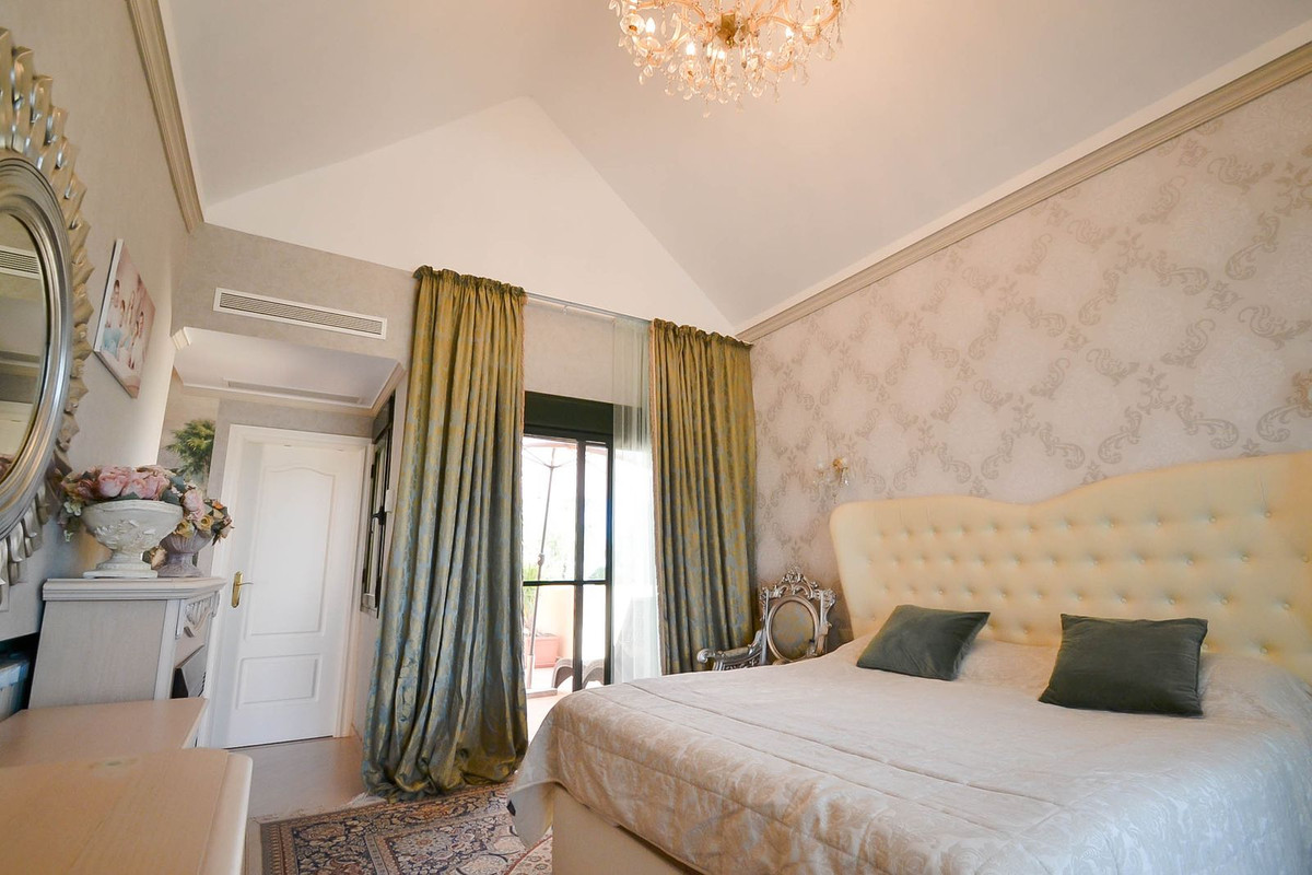 3 Bed Apartment for sale in Atalaya Costa Del Sol, Málaga, Spain