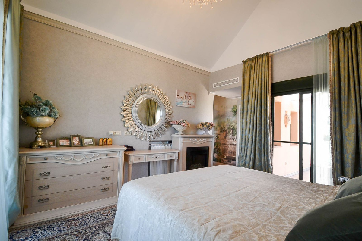 3 Bed Apartment for sale in Atalaya Costa Del Sol, Málaga, Spain