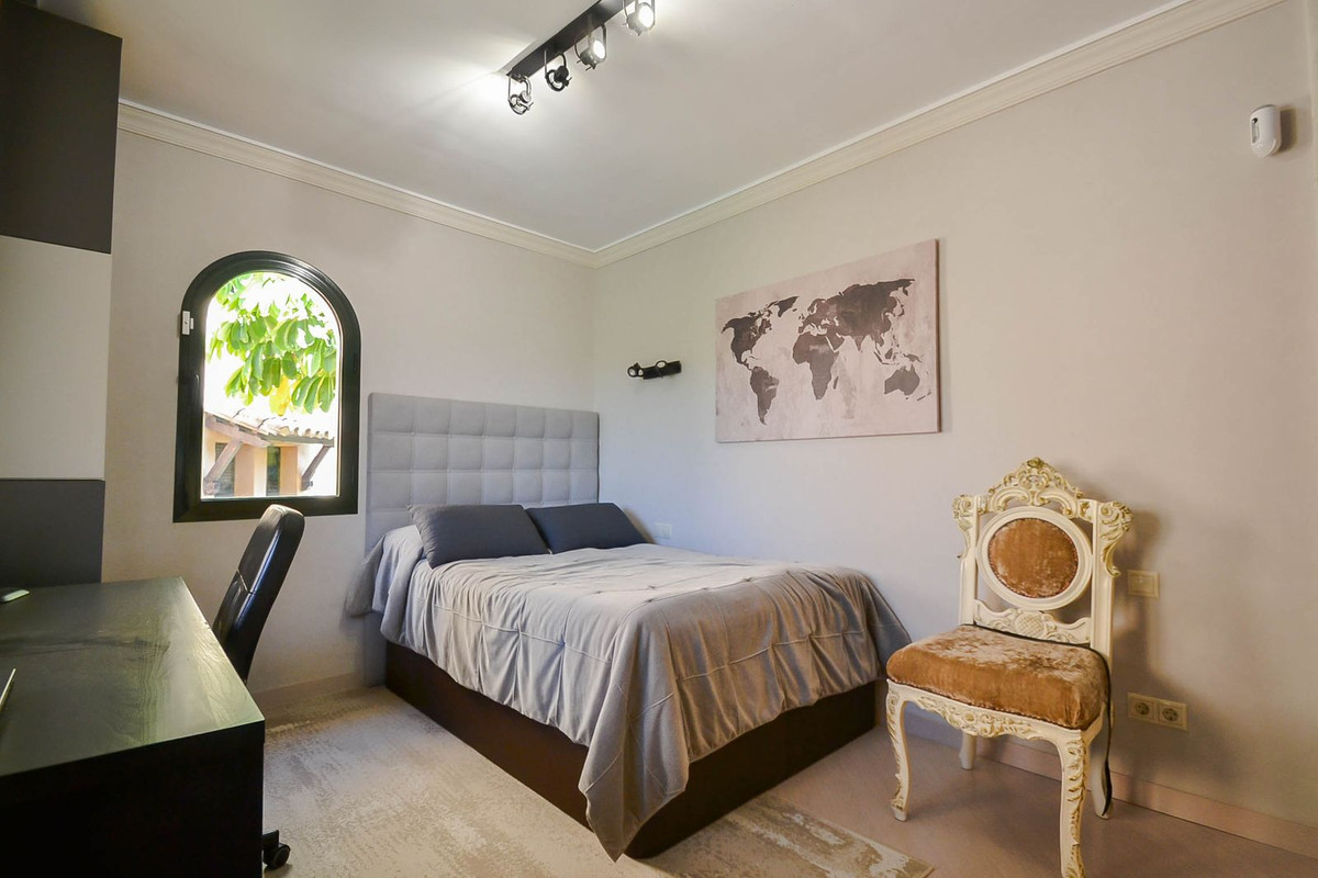 3 Bed Apartment for sale in Atalaya Costa Del Sol, Málaga, Spain