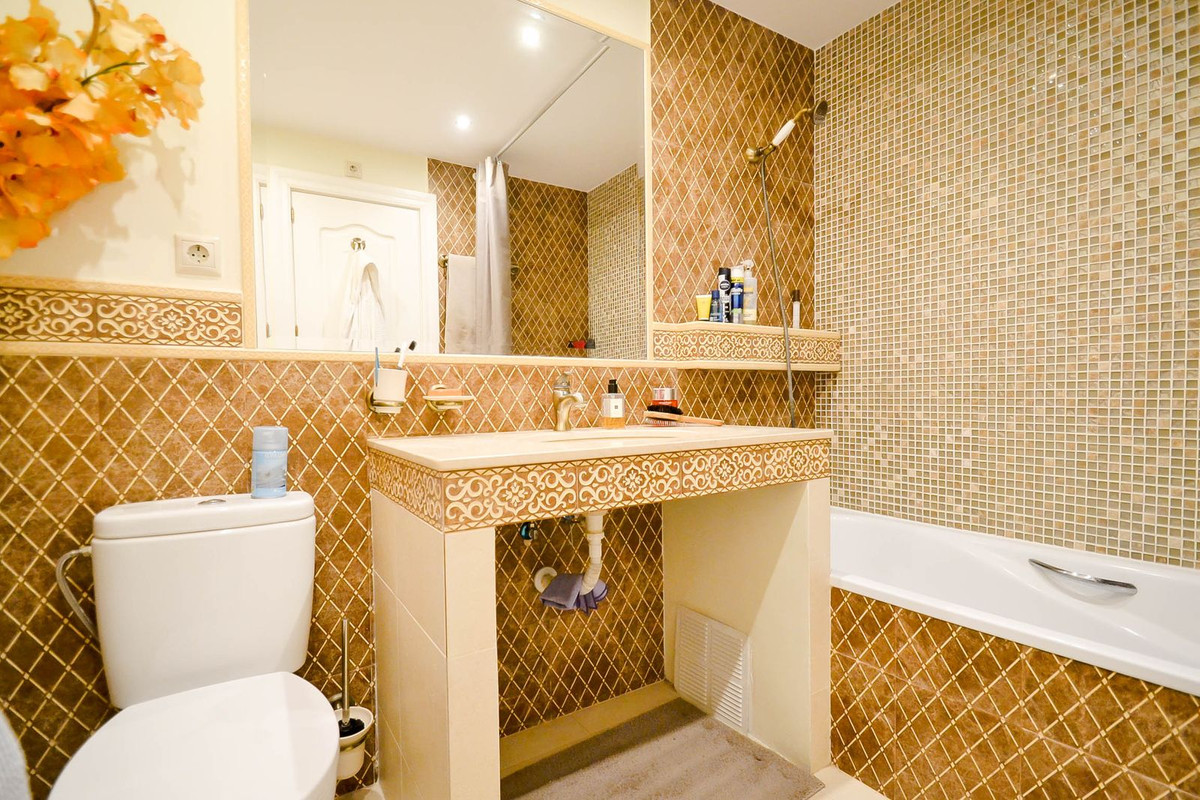 3 Bed Apartment for sale in Atalaya Costa Del Sol, Málaga, Spain