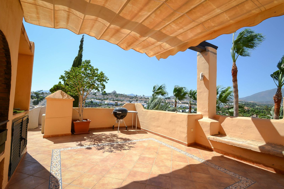 3 Bed Apartment for sale in Atalaya Costa Del Sol, Málaga, Spain