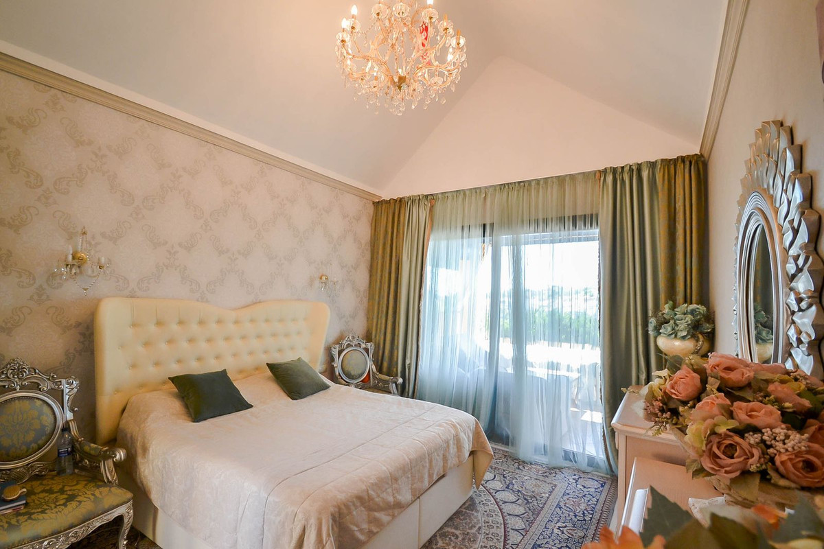 3 Bed Apartment for sale in Atalaya Costa Del Sol, Málaga, Spain