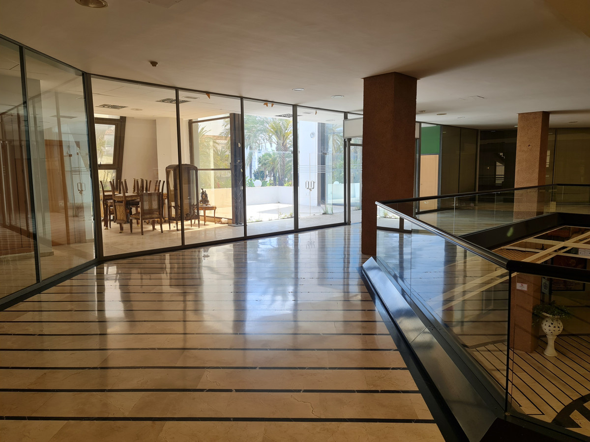 Commercial unit for sale in Puerto Banús Costa Del Sol, Málaga, Spain