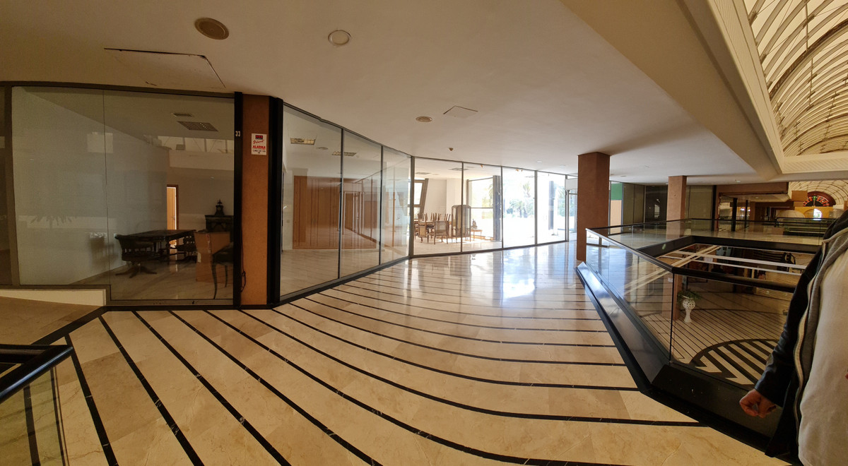 Commercial unit for sale in Puerto Banús Costa Del Sol, Málaga, Spain