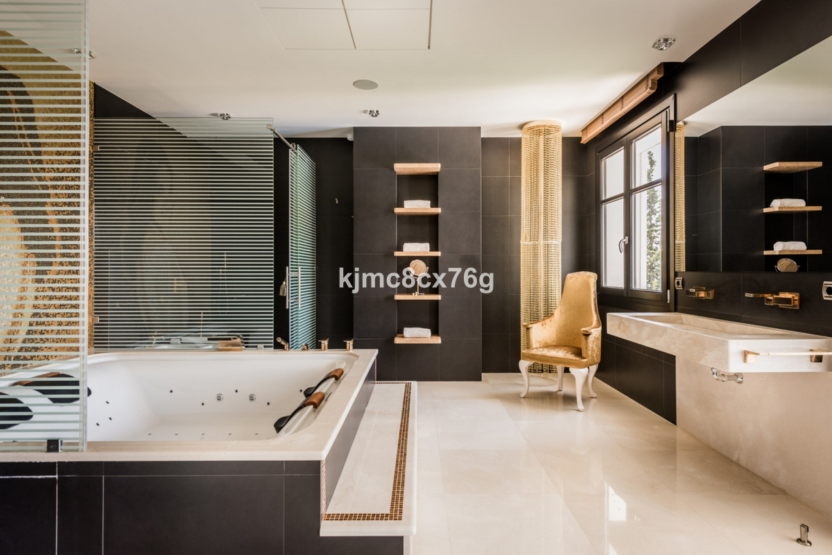Se vende Villa - Chalet de 7 dormitorios en Costa Del Sol, Málaga, España