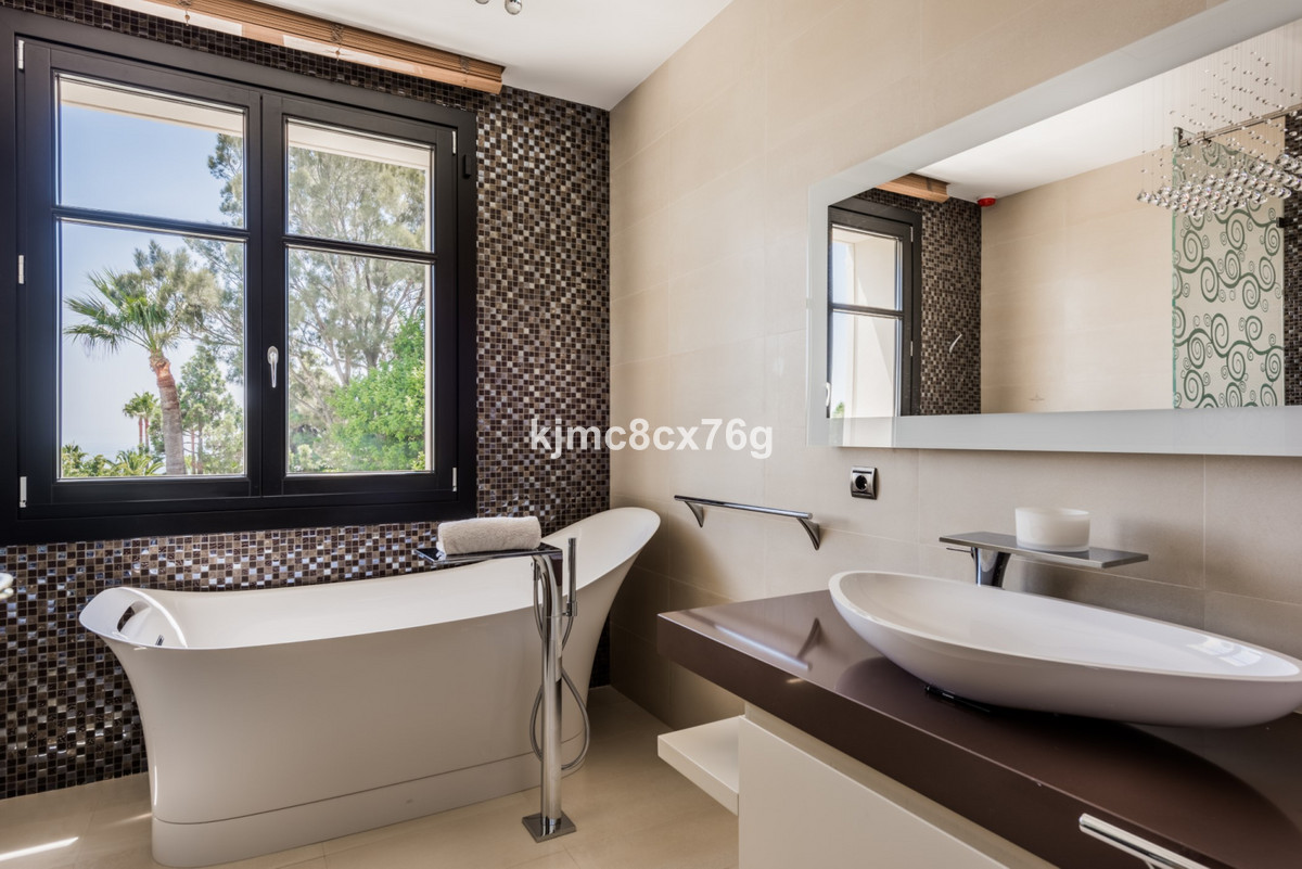 Se vende Villa - Chalet de 7 dormitorios en Costa Del Sol, Málaga, España
