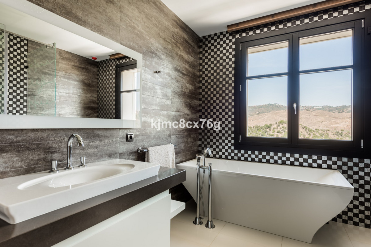 Se vende Villa - Chalet de 7 dormitorios en Costa Del Sol, Málaga, España