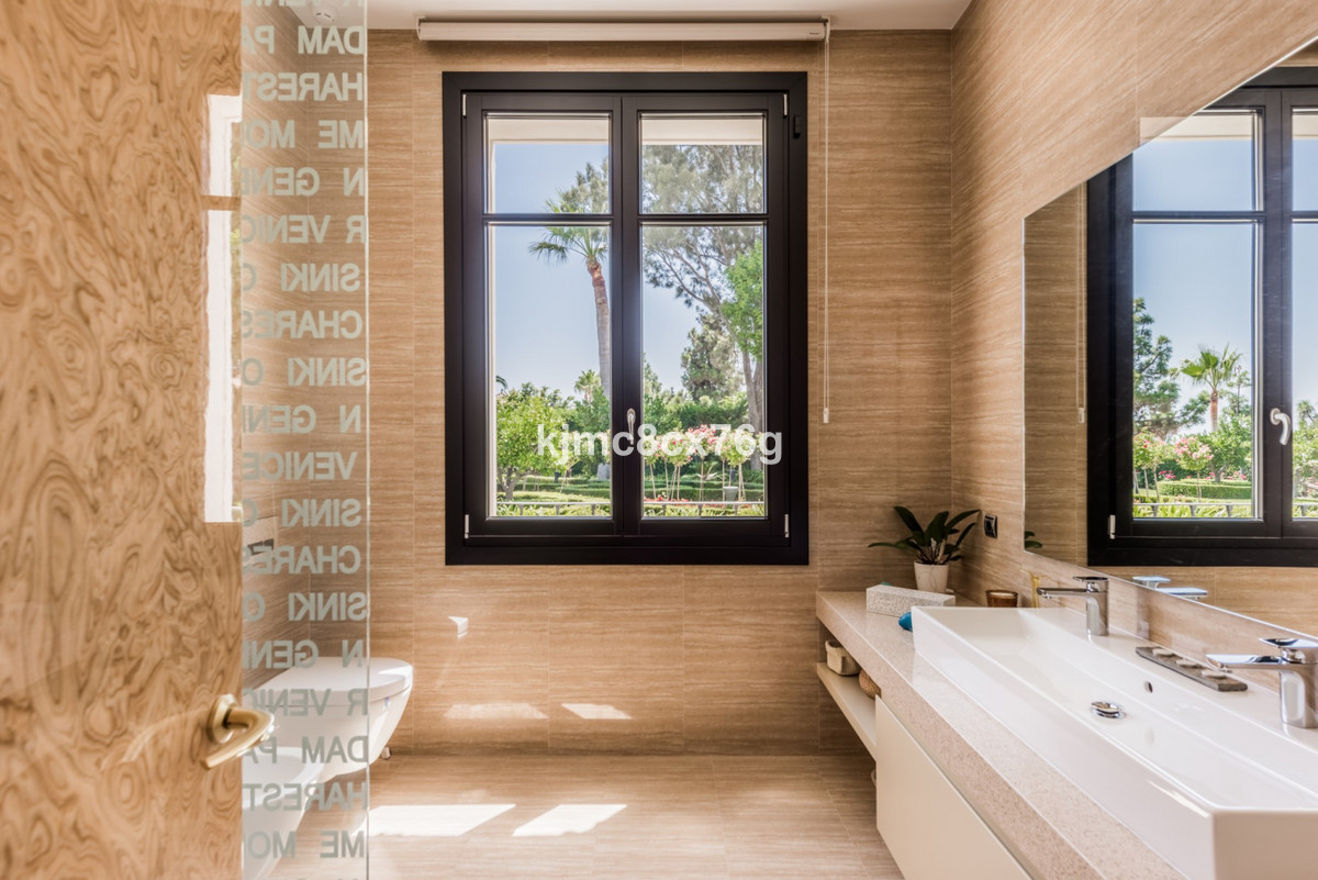 Se vende Villa - Chalet de 7 dormitorios en Costa Del Sol, Málaga, España
