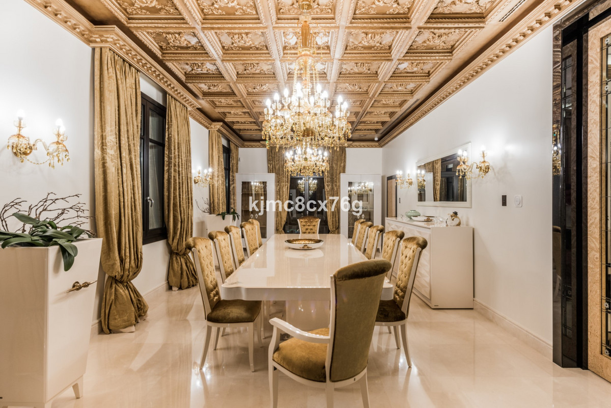 Se vende Villa - Chalet de 7 dormitorios en Costa Del Sol, Málaga, España