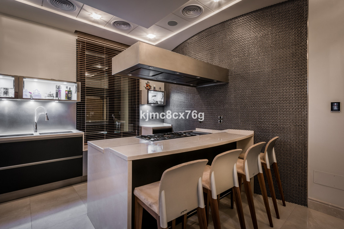 Se vende Villa - Chalet de 7 dormitorios en Costa Del Sol, Málaga, España
