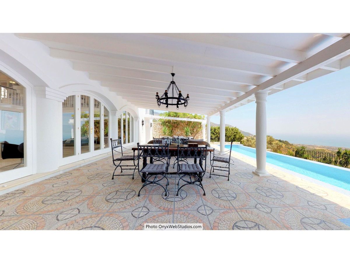 9 Bed Townhouse for sale in Mijas Costa Del Sol, Málaga, Spain