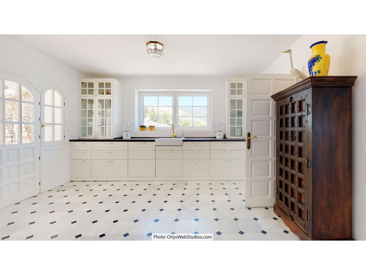 9 Bed Townhouse for sale in Mijas Costa Del Sol, Málaga, Spain