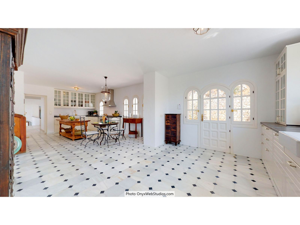 9 Bed Townhouse for sale in Mijas Costa Del Sol, Málaga, Spain