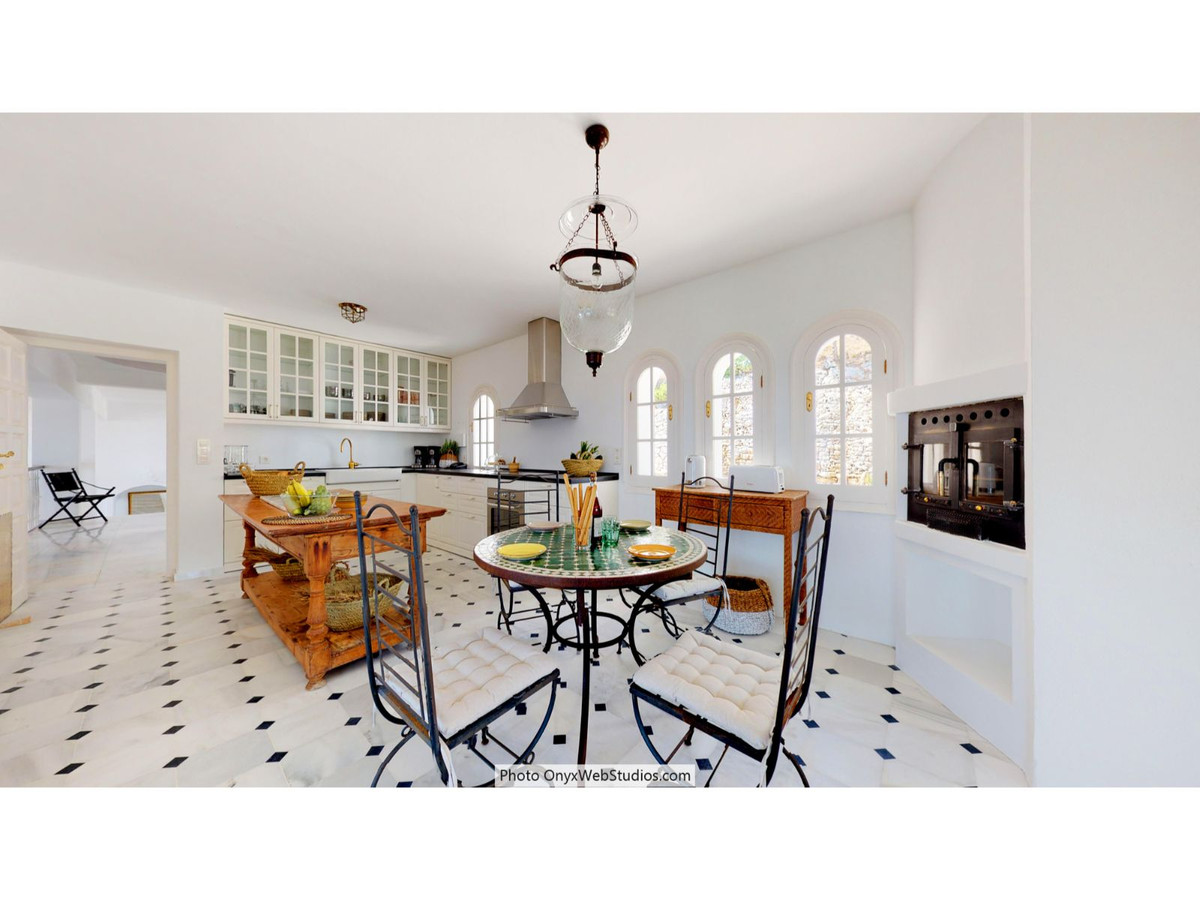9 Bed Townhouse for sale in Mijas Costa Del Sol, Málaga, Spain