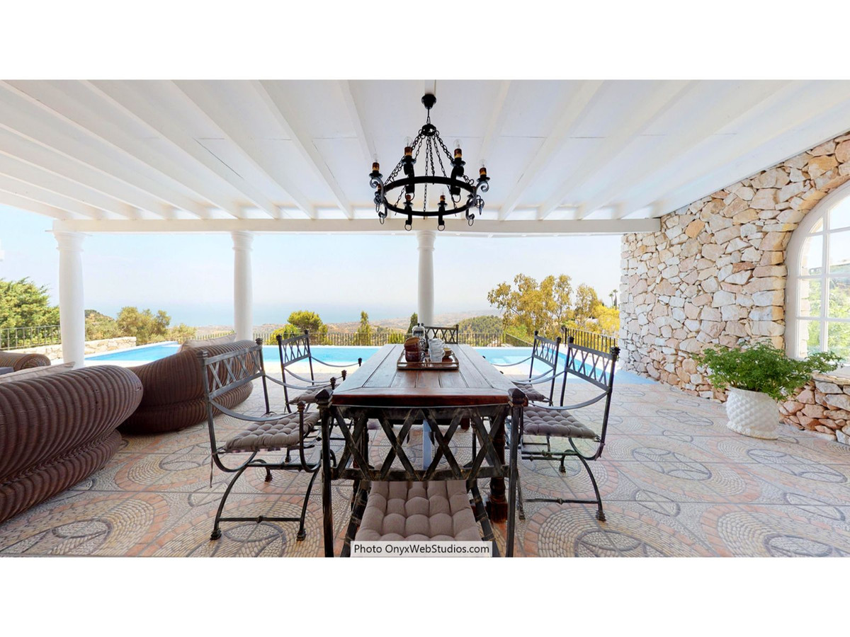 9 Bed Townhouse for sale in Mijas Costa Del Sol, Málaga, Spain