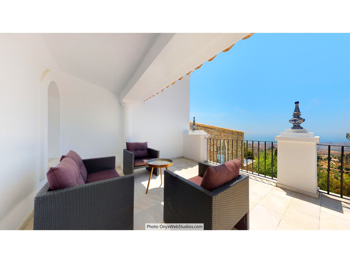 9 Bed Townhouse for sale in Mijas Costa Del Sol, Málaga, Spain