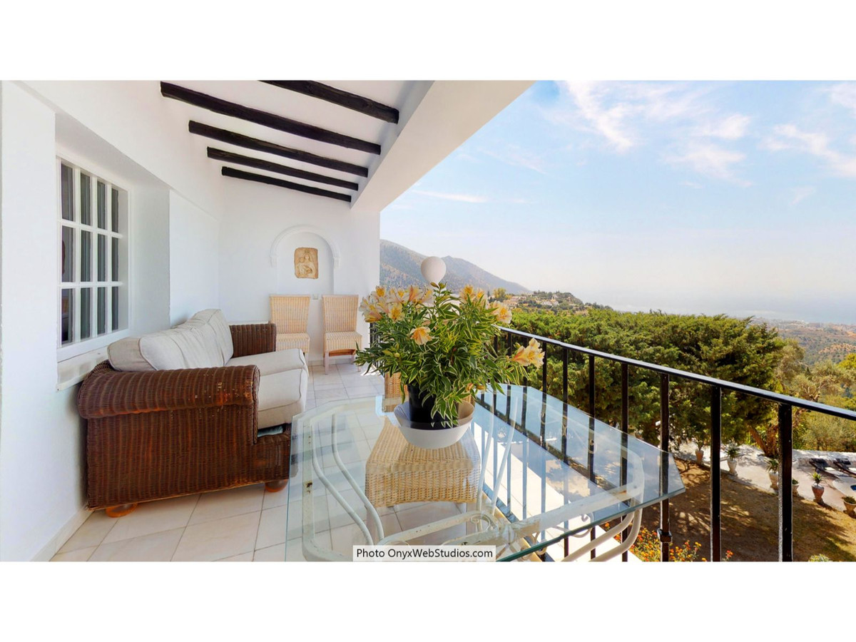 9 Bed Townhouse for sale in Mijas Costa Del Sol, Málaga, Spain