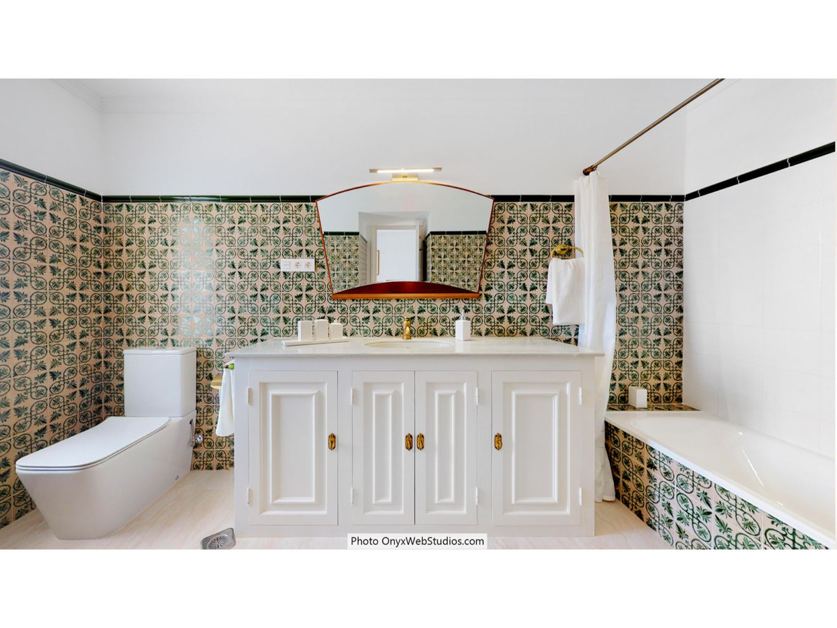 9 Bed Townhouse for sale in Mijas Costa Del Sol, Málaga, Spain