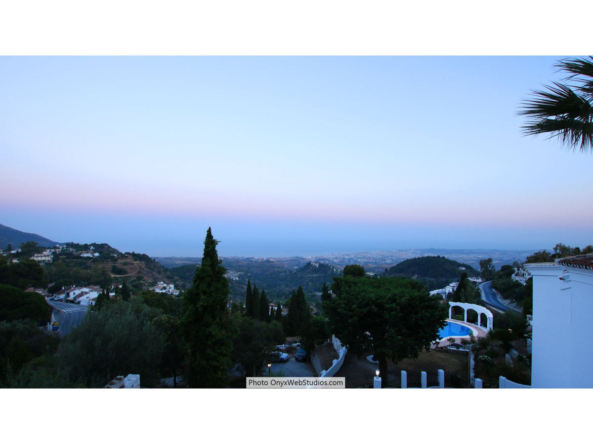 9 Bed Townhouse for sale in Mijas Costa Del Sol, Málaga, Spain