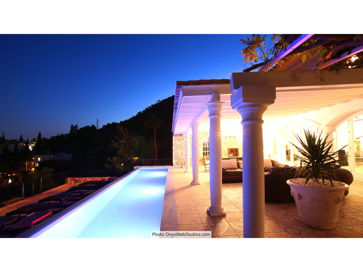 9 Bed Townhouse for sale in Mijas Costa Del Sol, Málaga, Spain