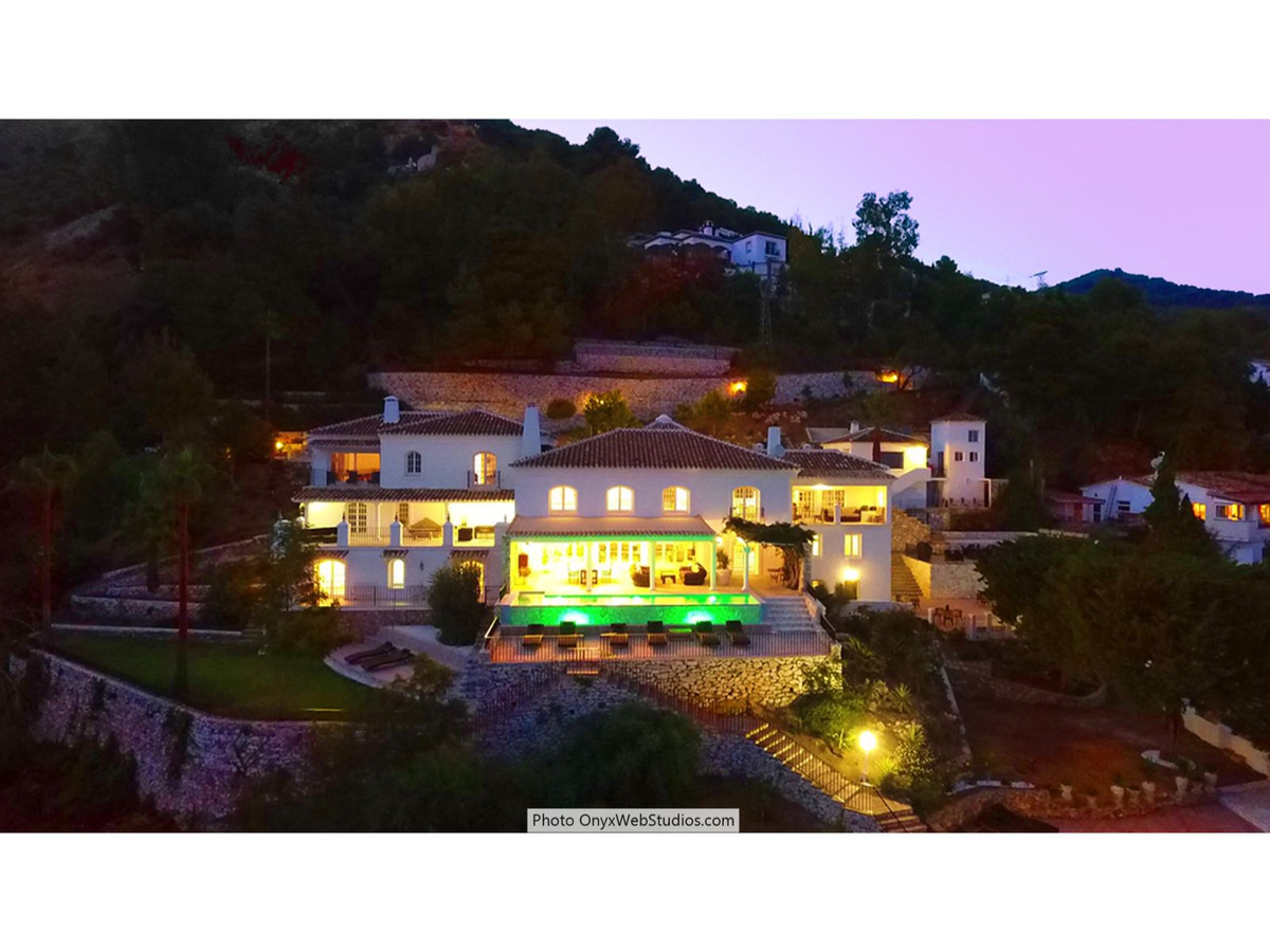 9 Bed Townhouse for sale in Mijas Costa Del Sol, Málaga, Spain