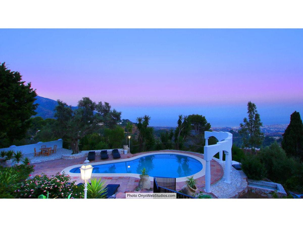 9 Bed Townhouse for sale in Mijas Costa Del Sol, Málaga, Spain