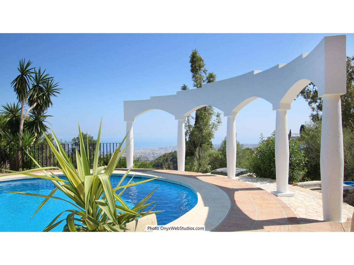 9 Bed Townhouse for sale in Mijas Costa Del Sol, Málaga, Spain