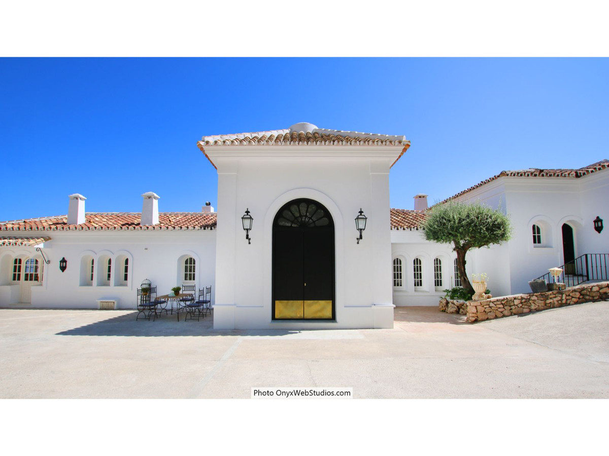 9 Bed Townhouse for sale in Mijas Costa Del Sol, Málaga, Spain