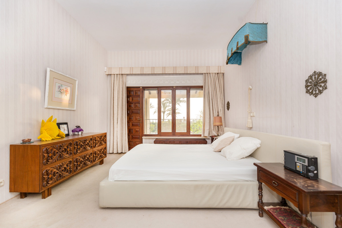 Se vende Villa - Chalet de 5 dormitorios en Costa Del Sol, Málaga, España