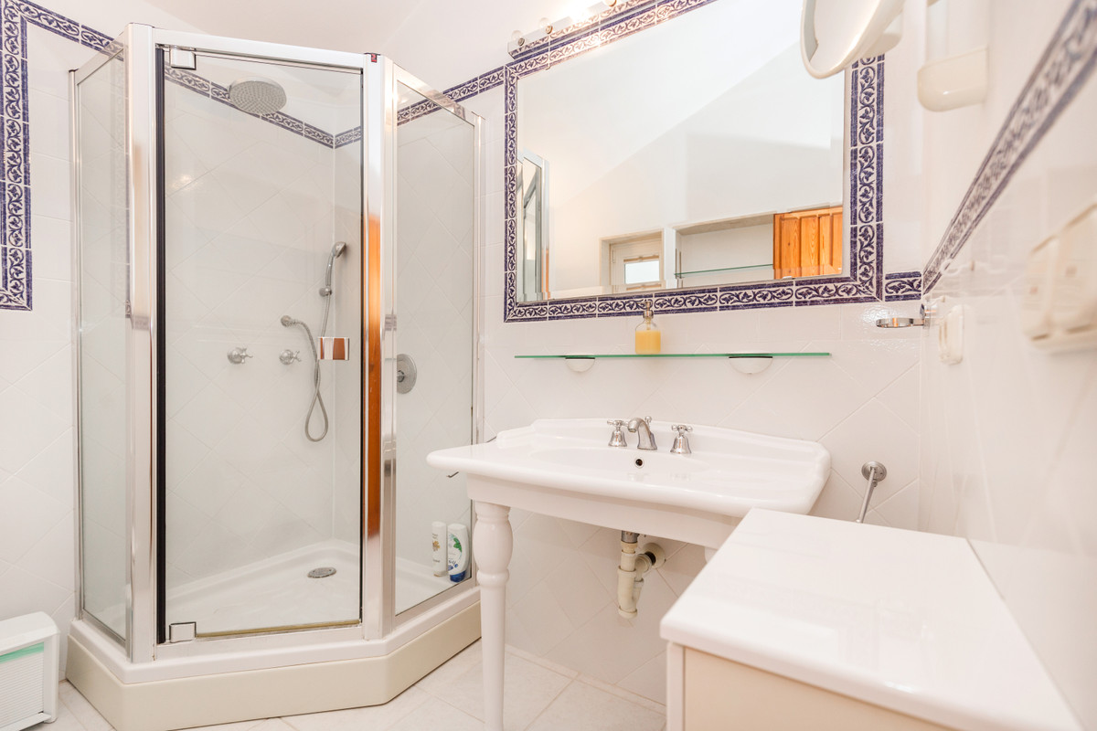 Se vende Villa - Chalet de 5 dormitorios en Costa Del Sol, Málaga, España
