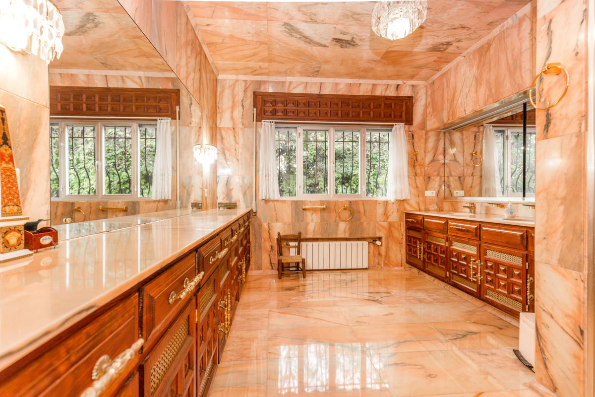 Se vende Villa - Chalet de 5 dormitorios en Costa Del Sol, Málaga, España