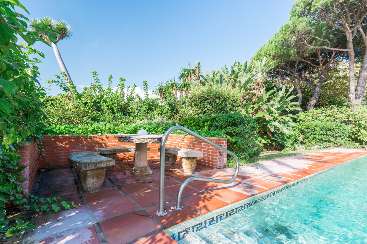 Se vende Villa - Chalet de 5 dormitorios en Costa Del Sol, Málaga, España