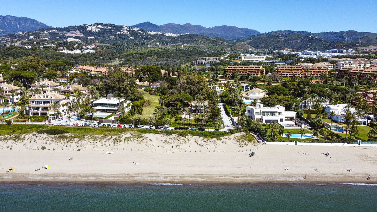 Se vende Villa - Chalet de 5 dormitorios en Costa Del Sol, Málaga, España