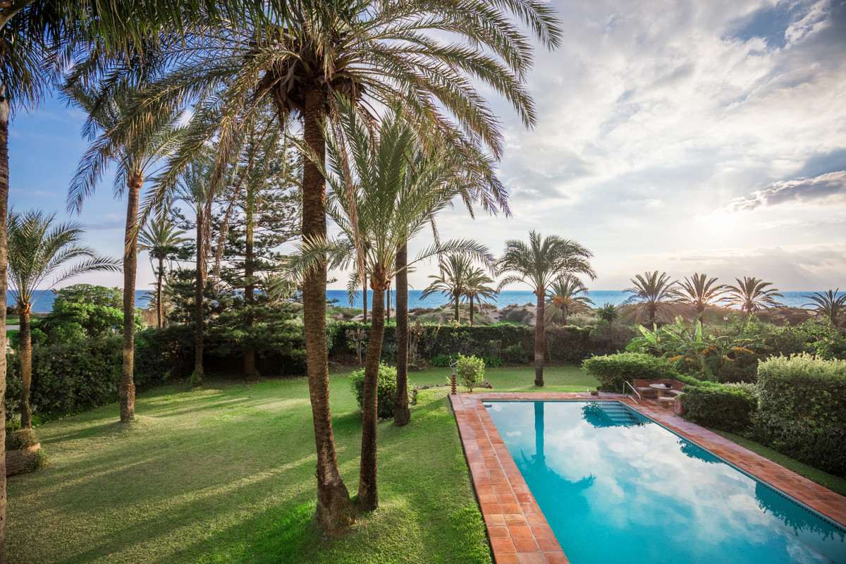 Se vende Villa - Chalet de 5 dormitorios en Costa Del Sol, Málaga, España