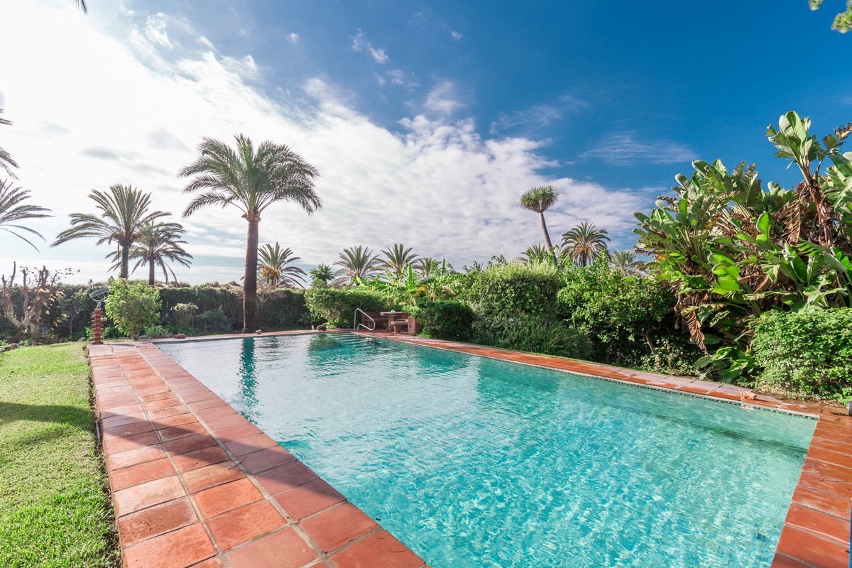 Se vende Villa - Chalet de 5 dormitorios en Costa Del Sol, Málaga, España