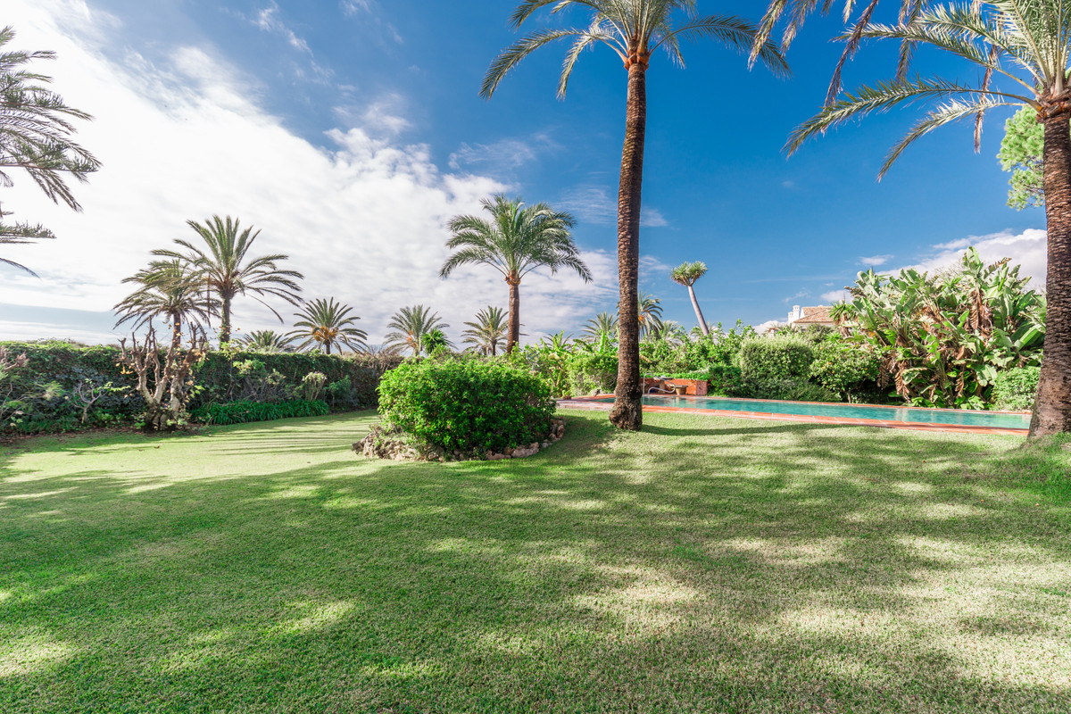 Se vende Villa - Chalet de 5 dormitorios en Costa Del Sol, Málaga, España
