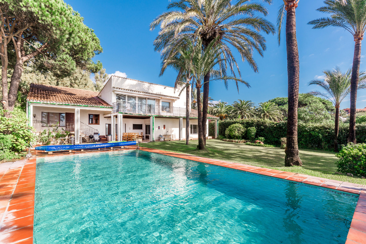 Se vende Villa - Chalet de 5 dormitorios en Costa Del Sol, Málaga, España