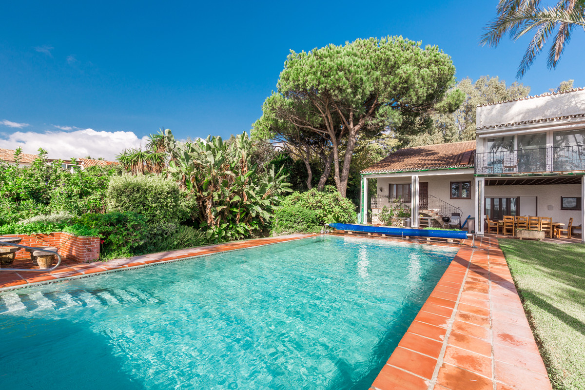 Se vende Villa - Chalet de 5 dormitorios en Costa Del Sol, Málaga, España