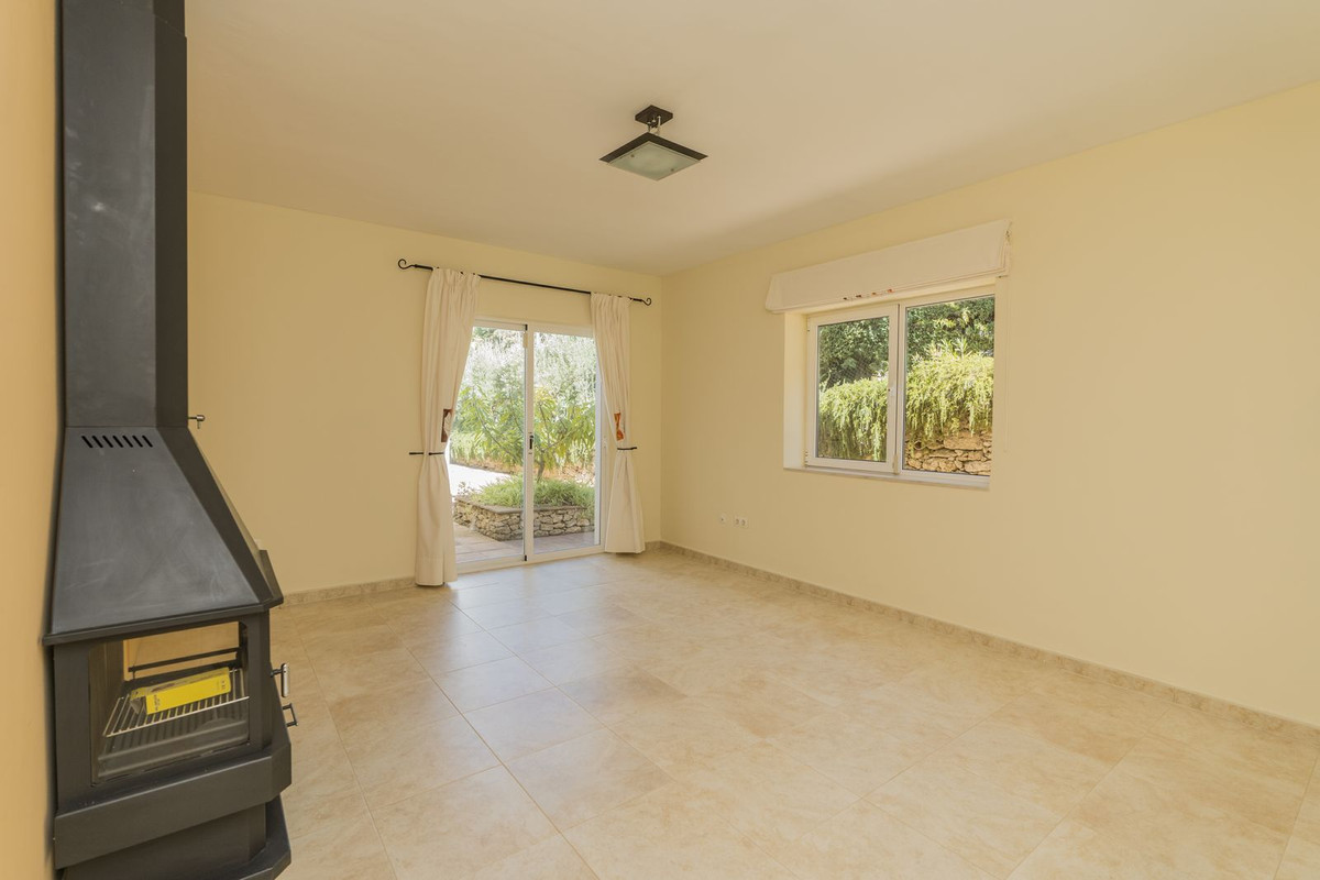 5 Bed Townhouse for sale in Valtocado Costa Del Sol, Málaga, Spain