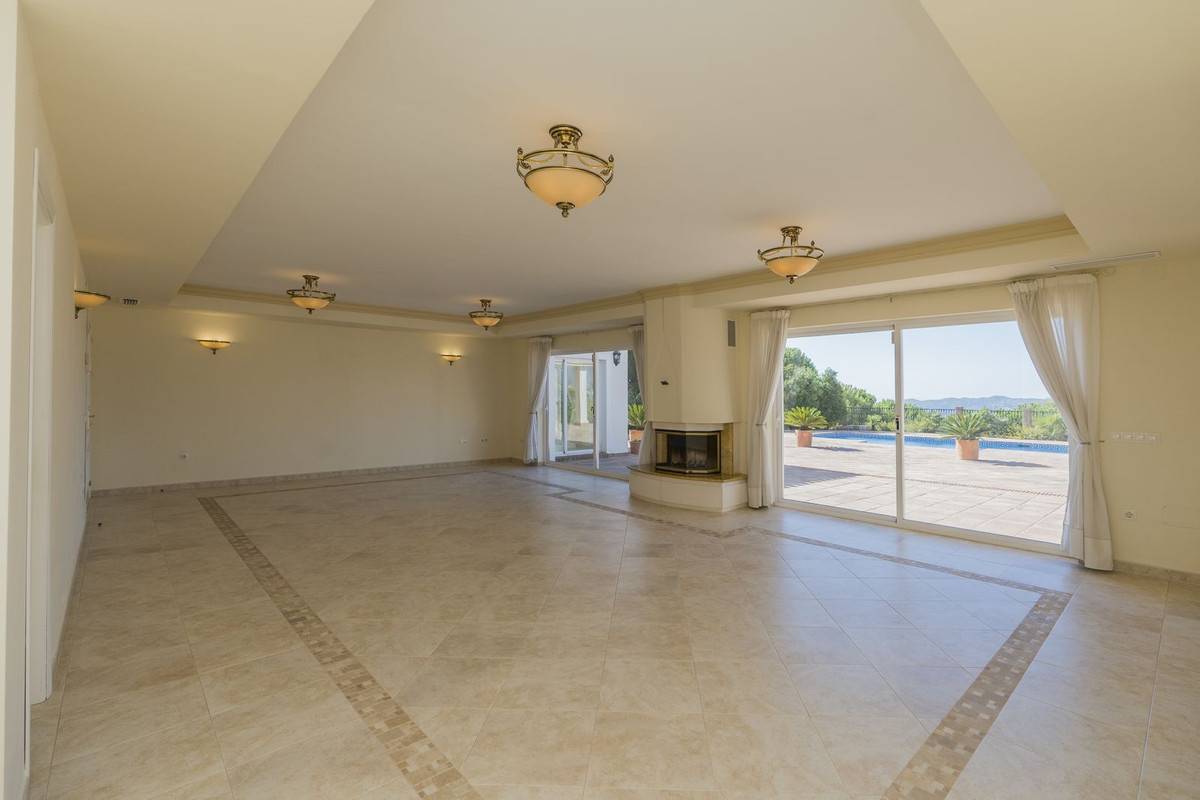 5 Bed Townhouse for sale in Valtocado Costa Del Sol, Málaga, Spain