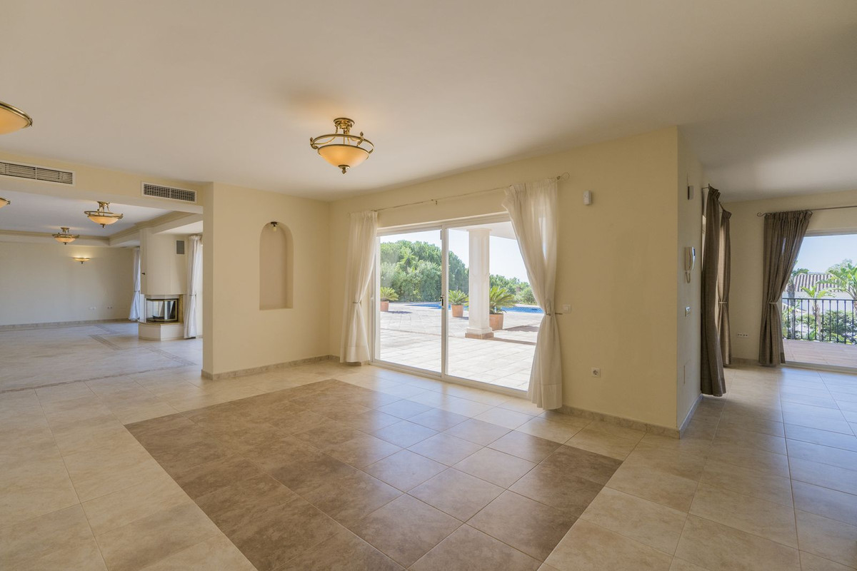 5 Bed Townhouse for sale in Valtocado Costa Del Sol, Málaga, Spain