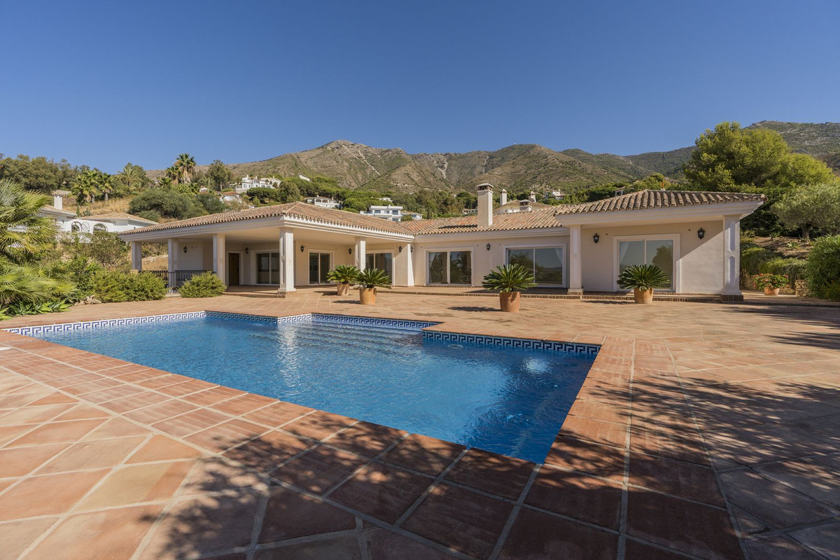 5 Bed Townhouse for sale in Valtocado Costa Del Sol, Málaga, Spain