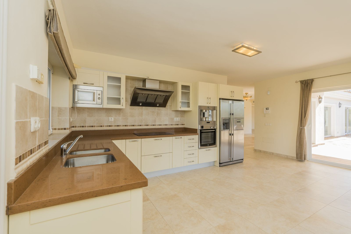 5 Bed Townhouse for sale in Valtocado Costa Del Sol, Málaga, Spain