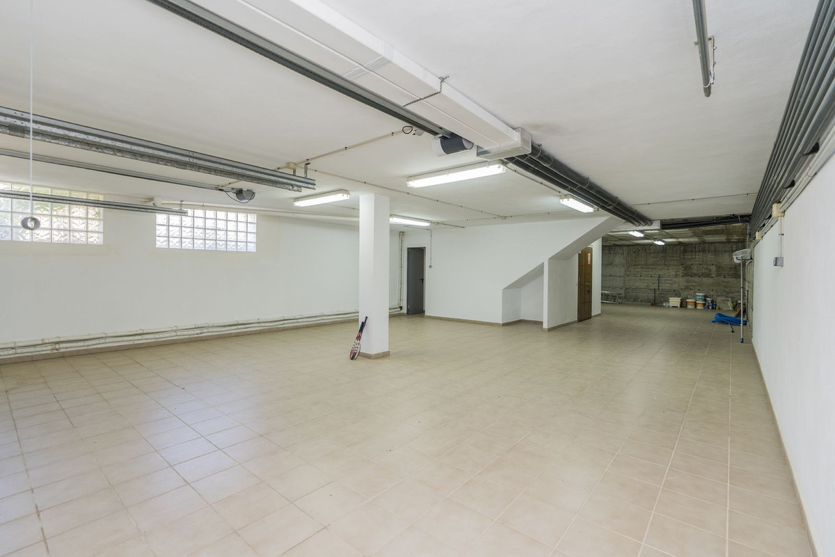 5 Bed Townhouse for sale in Valtocado Costa Del Sol, Málaga, Spain