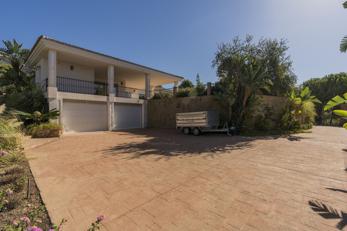5 Bed Townhouse for sale in Valtocado Costa Del Sol, Málaga, Spain